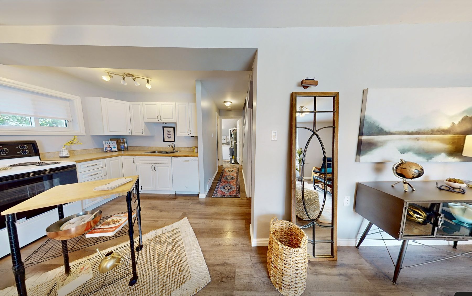 Dining toward the kitchen
